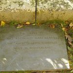 La tumba de Alicia Liddell recuerda que fue la inspiradora de la historia de Lewis Carroll. Jack 1956 Dominio Público