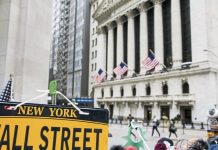 Mercados mundiales caen con fuerza por temor al coronavirus