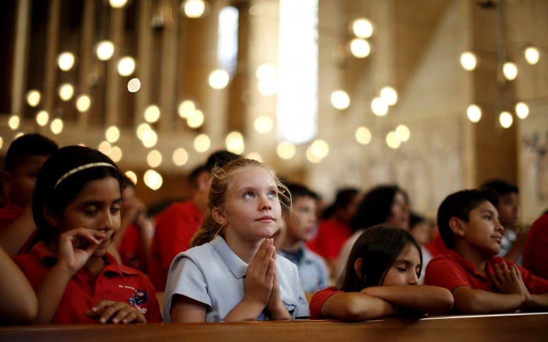 Estudio: Niños que van a la iglesia tienen más posibilidades de ser adultos  felices - Paz Estereo FM 88.8