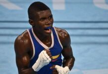 Empresas entregan reconocimiento económico a Yuberjen Martínez